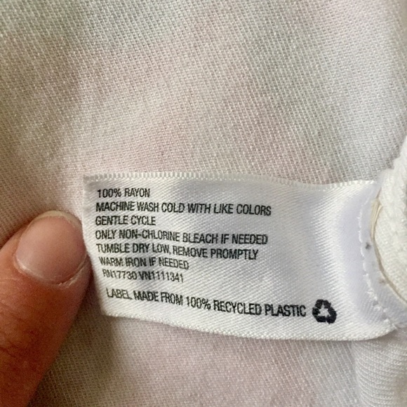 Mossimo White Button Down Sleeveless Top Size M - Picture 6 of 8